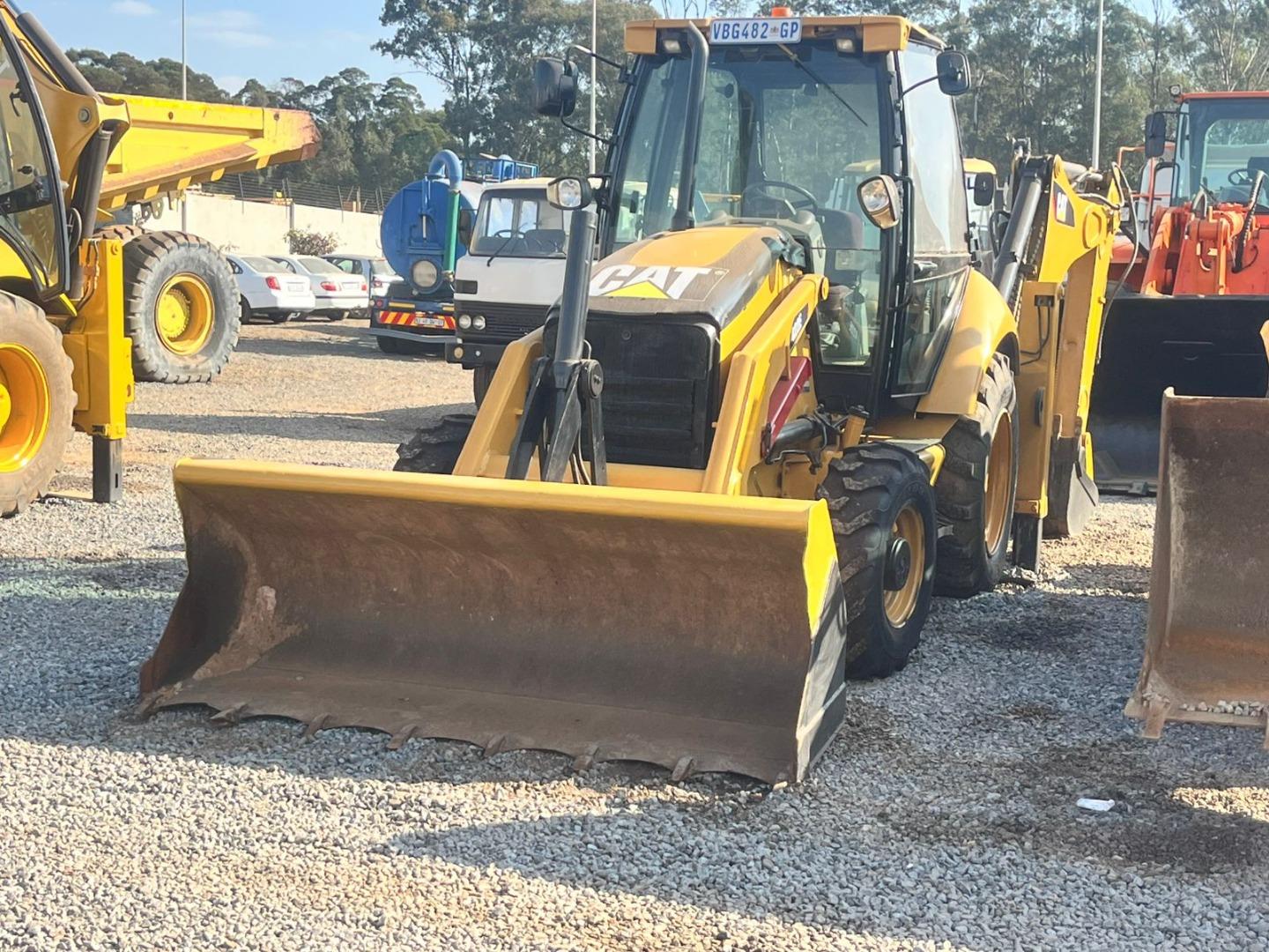 CAT 422E Auction Operation