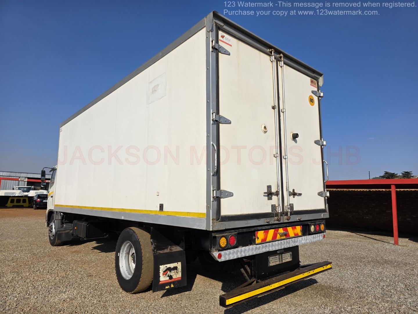 Hino 500 1324, 4x2, MANUAL, FITTED WITH 6.800 METRE LONG INSULATED