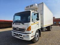 Hino 500 1324, 4x2, MANUAL, FITTED WITH 6.800 METRE LONG INSULATED