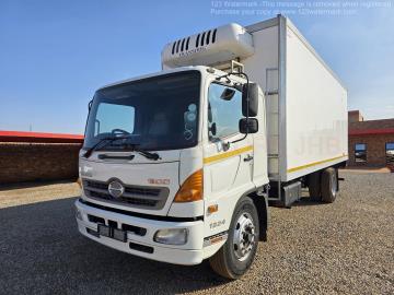 Hino 500 1324, 4x2, MANUAL, FITTED WITH 6.800 METRE LONG INSULATED