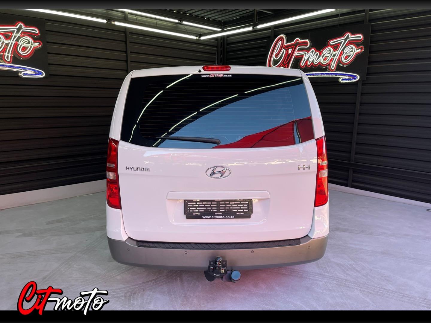 Hyundai H-1 2.5VGTi Bus CITMoto