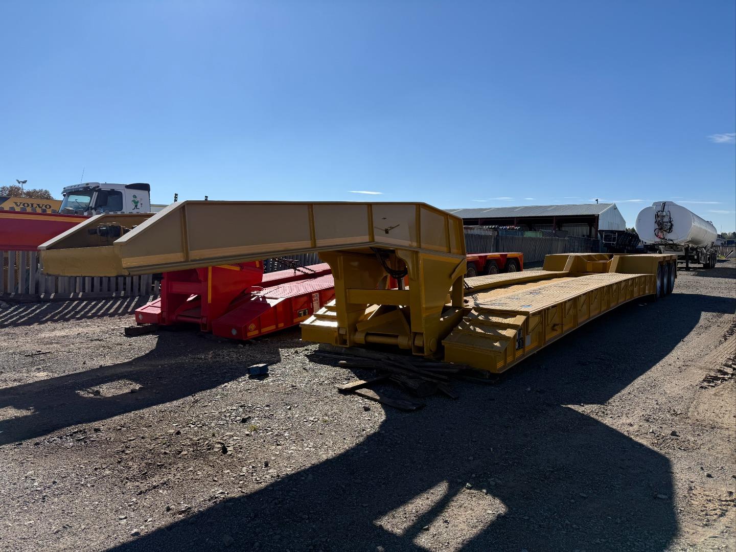 SUPERIOR 3 AXLE lowbed Nationwide Trucks