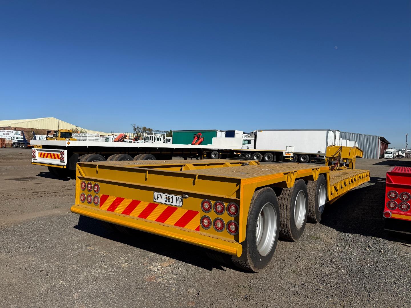 SUPERIOR 3 AXLE lowbed Nationwide Trucks
