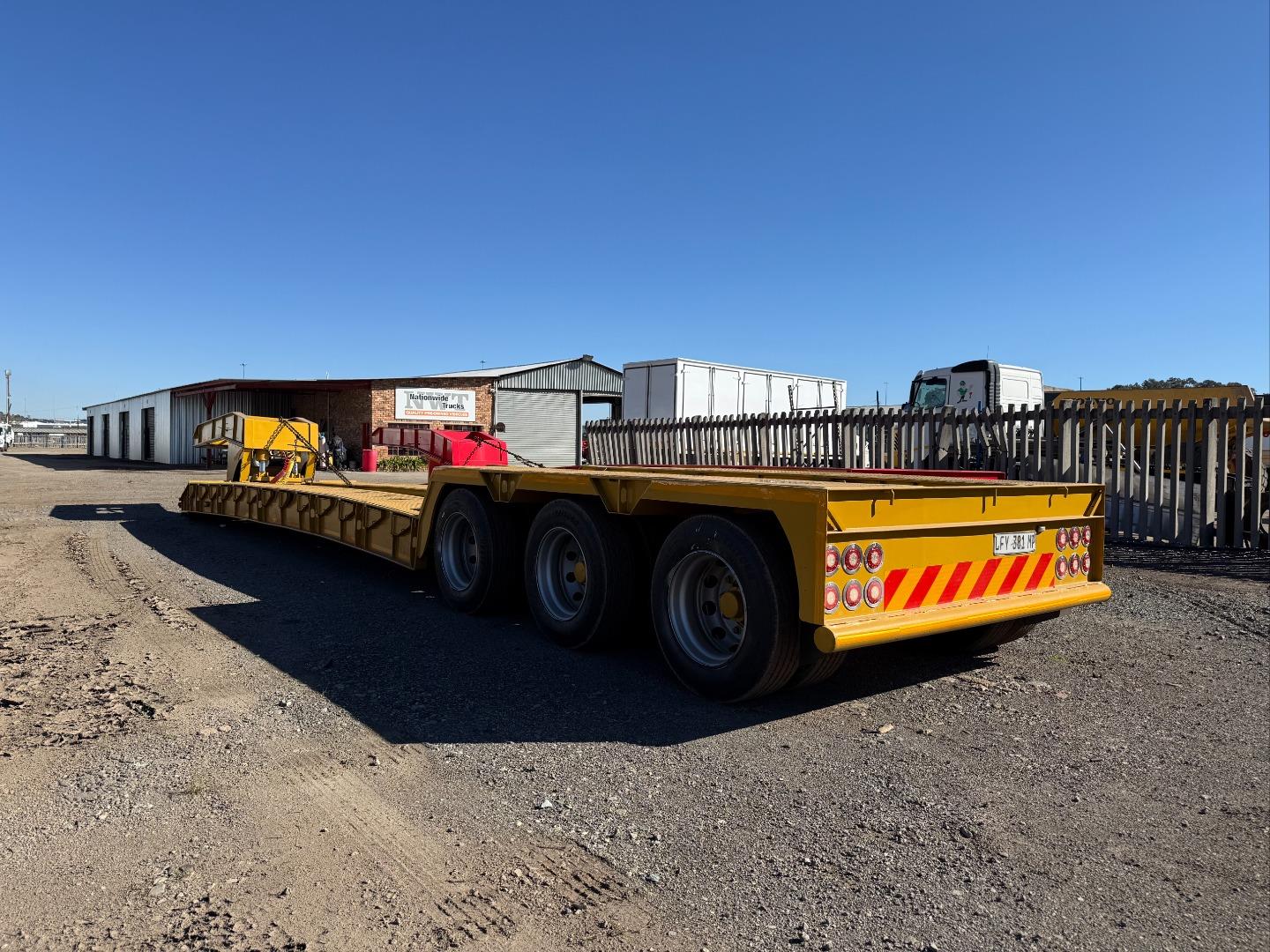 SUPERIOR 3 AXLE lowbed Nationwide Trucks