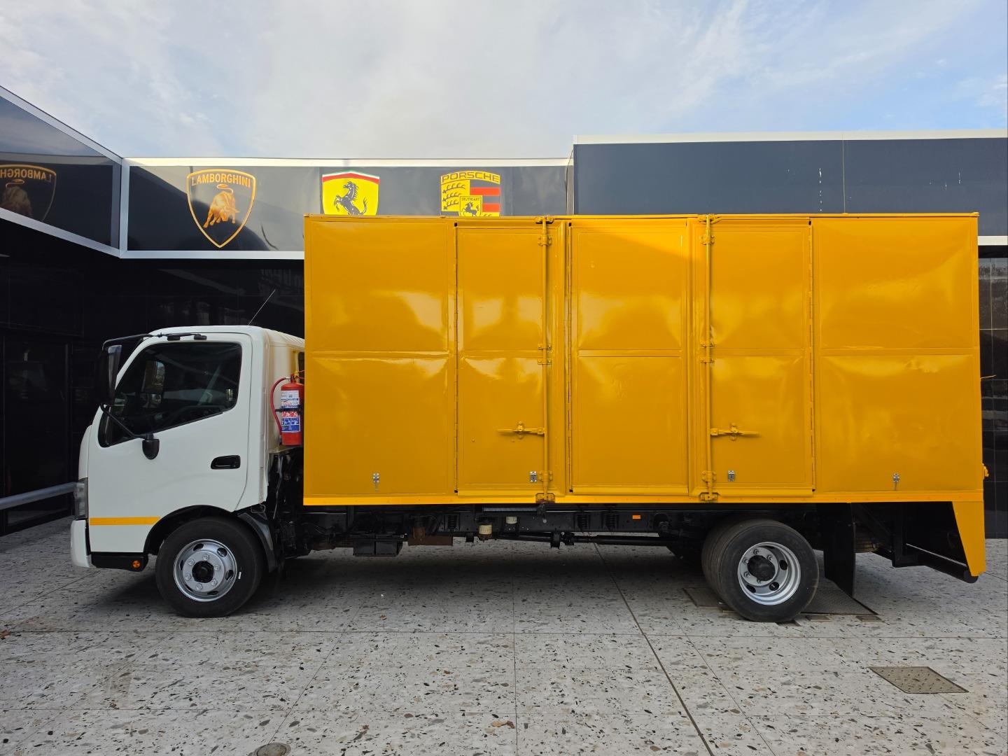 Hino 300 Series 815 LWB Top Truckz