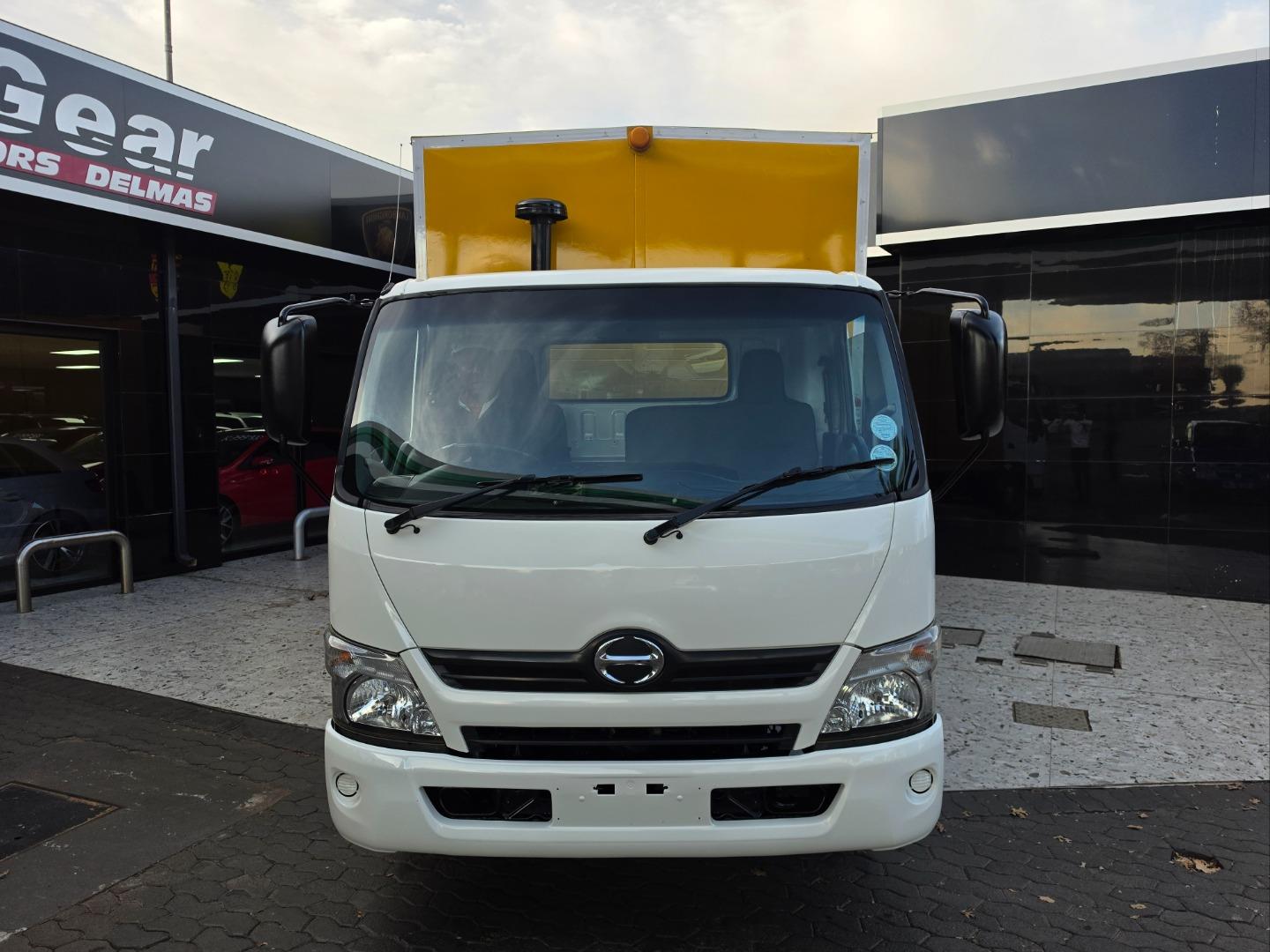 Hino 300 Series 815 LWB Top Truckz