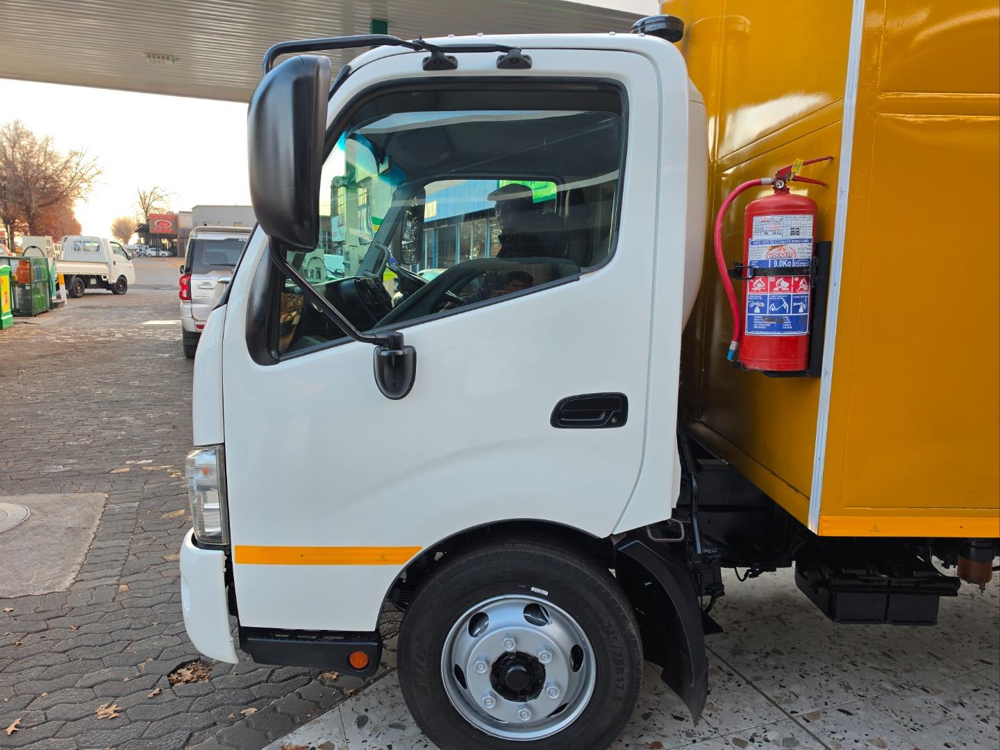 Hino 300 Series 815 LWB Top Truckz