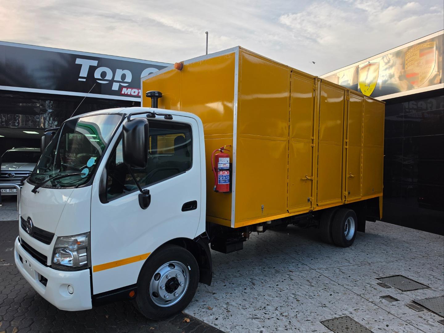 Hino 300 Series 815 LWB Top Truckz