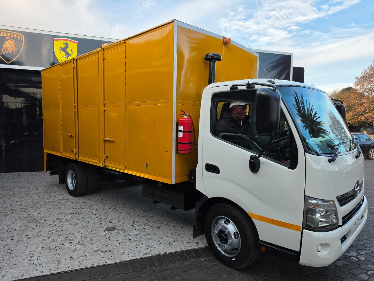 Hino 300 Series 815 LWB Top Truckz