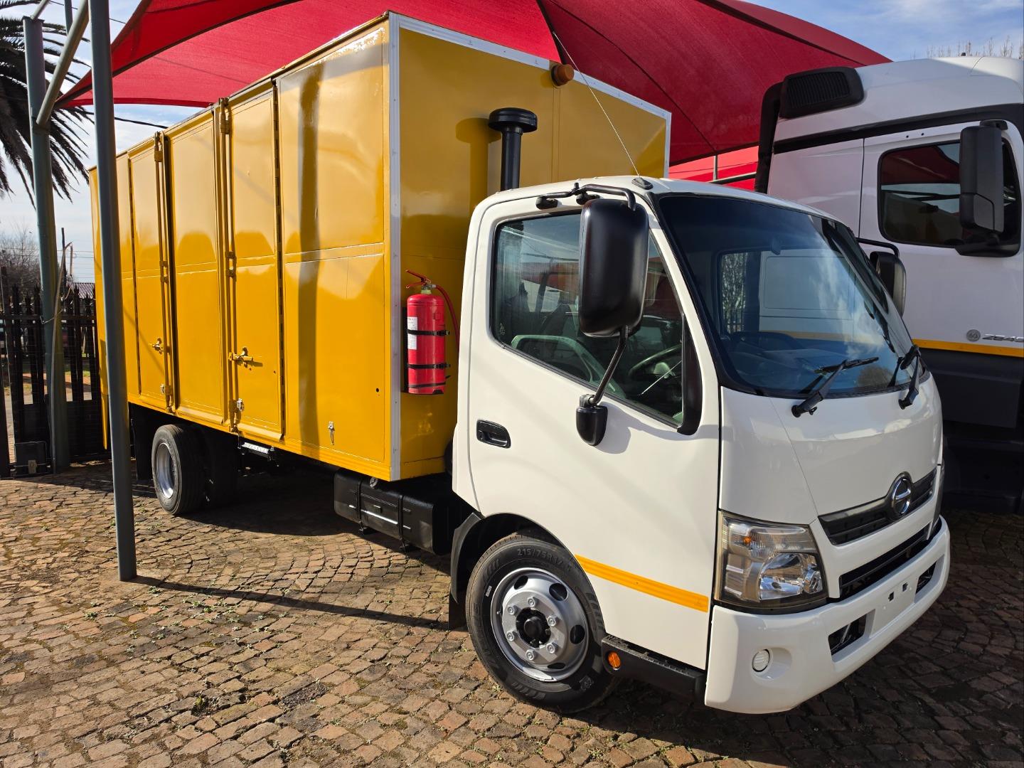 Hino 300 Series 815 LWB Top Truckz