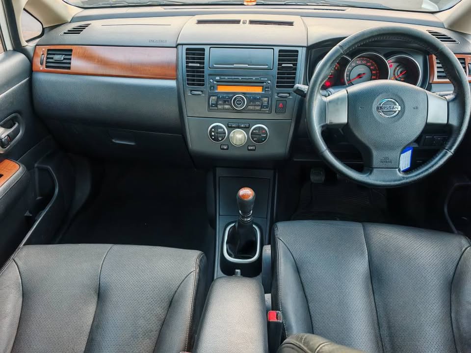 Nissan Tiida Sedan 1.8 Acenta Rally Motors