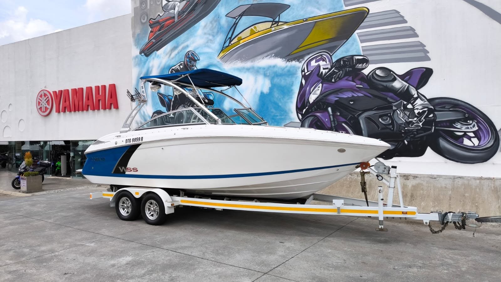 Cobalt 242 WSS w/ 8.2Lt V8 Mercruiser MPI (430Hp) & Bravo3 Gearbox WINTER SPECIAL!! Linex