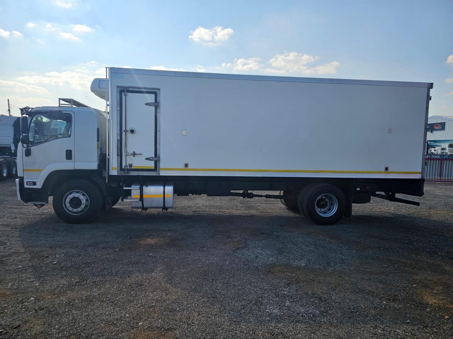 Isuzy 900 8 Ton Fridge Platinum Truck Centre