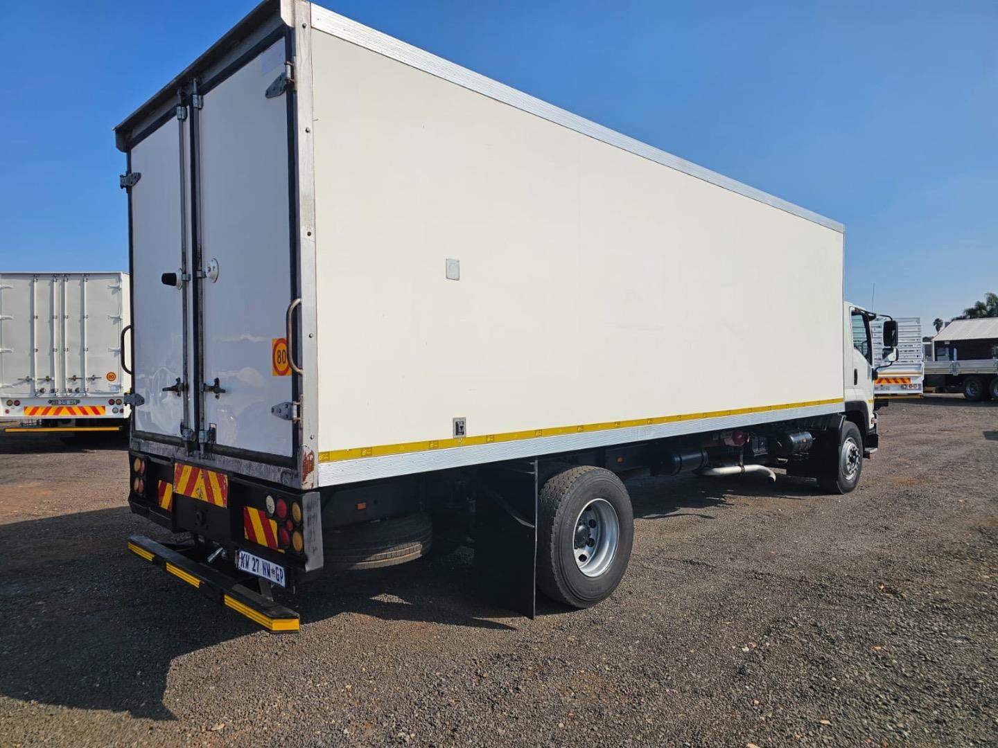 Isuzy 900 8 Ton Fridge Platinum Truck Centre