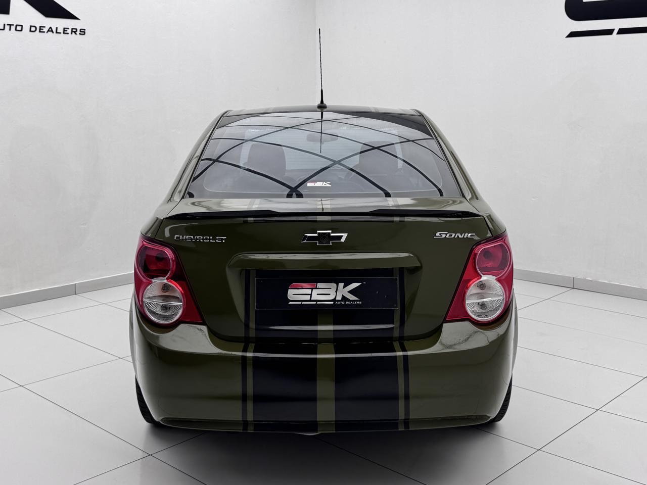 Chevrolet Sonic Sedan 1.6 LS Auto EBK Diagonal Street