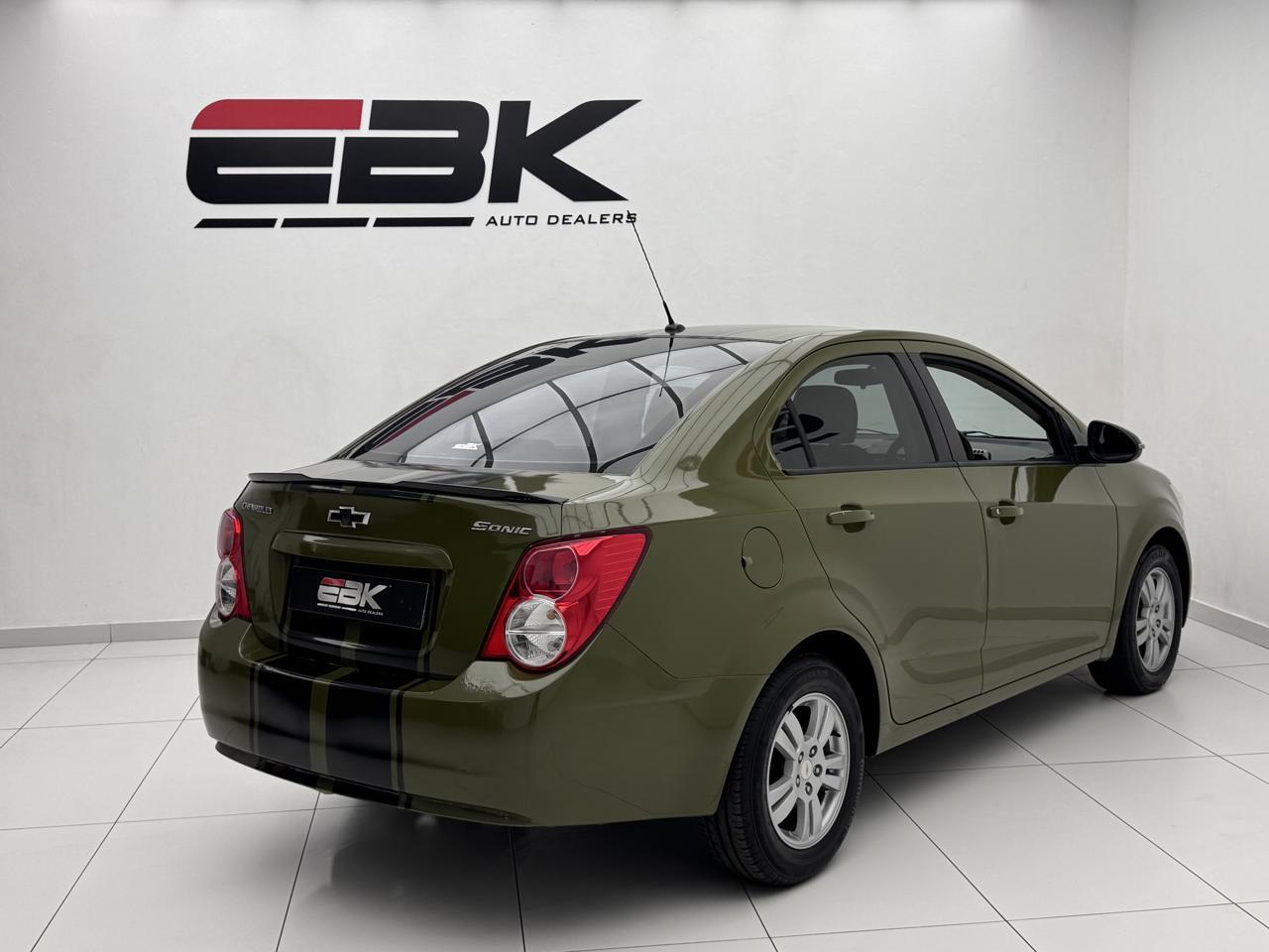 Chevrolet Sonic Sedan 1.6 LS Auto EBK Diagonal Street