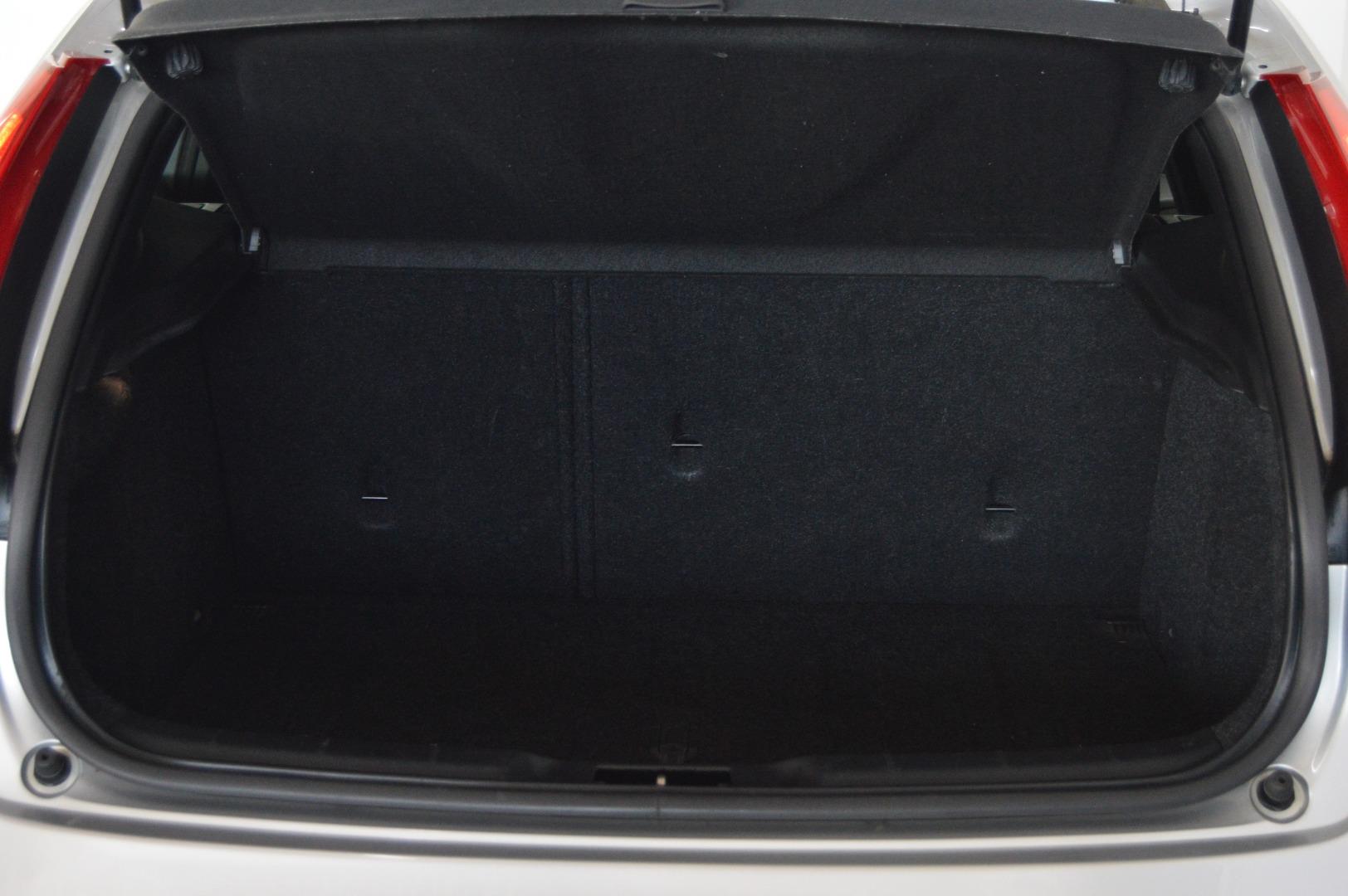 Volvo V40 D2 Kinetic Mazda Port Elizabeth