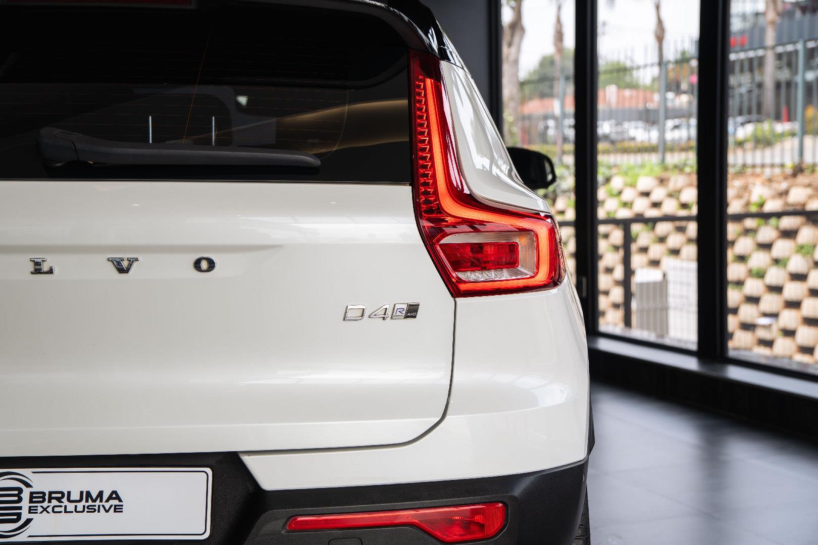 Volvo XC40 D4 AWD R-Design Bruma Nissan