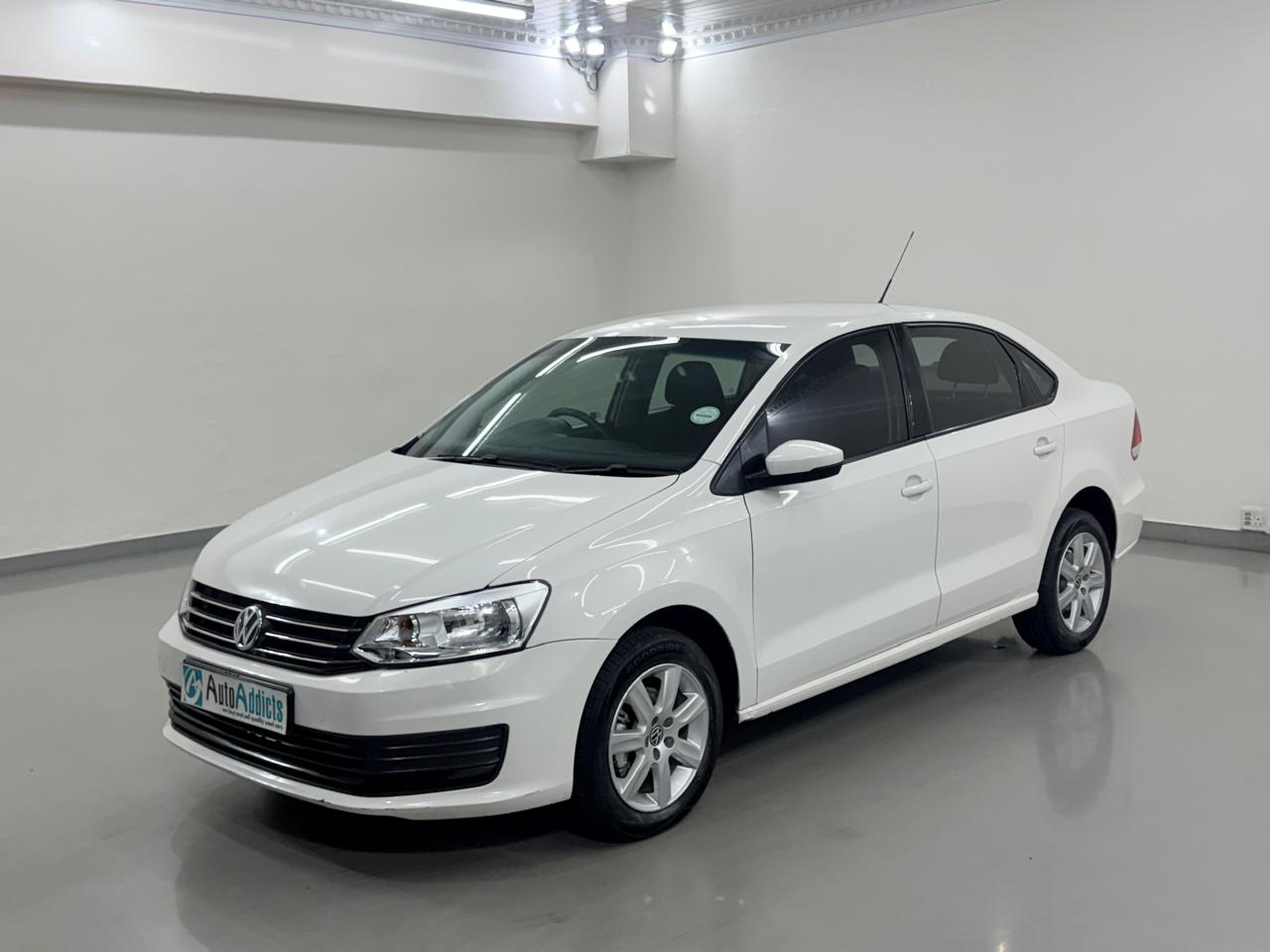 Volkswagen Polo Sedan 1.4 Trendline Auto Addicts