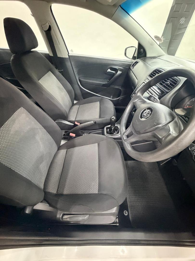 Volkswagen Polo Sedan 1.4 Trendline Auto Addicts