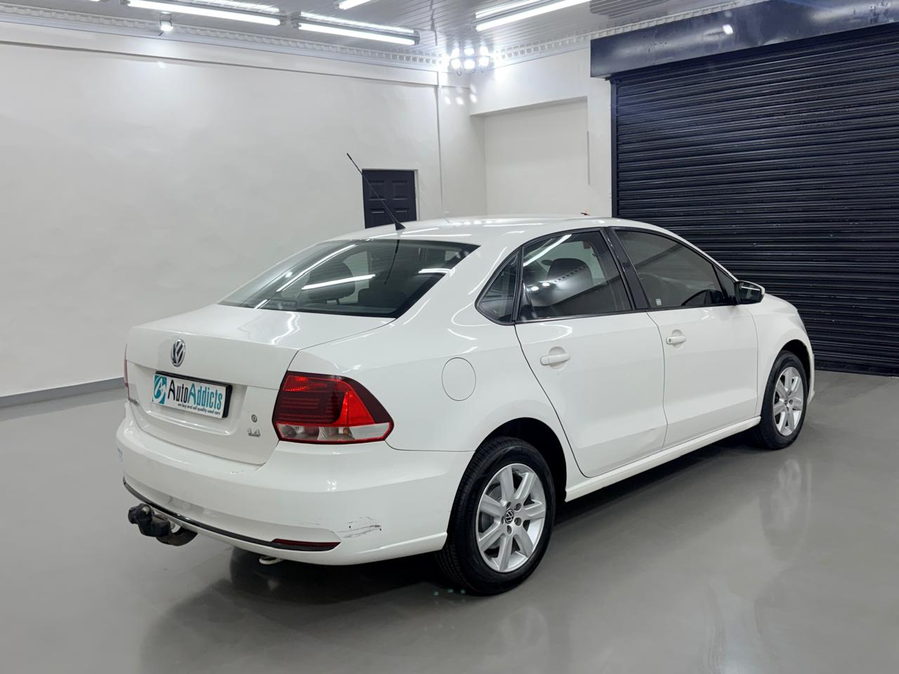 Volkswagen Polo Sedan 1.4 Trendline Auto Addicts