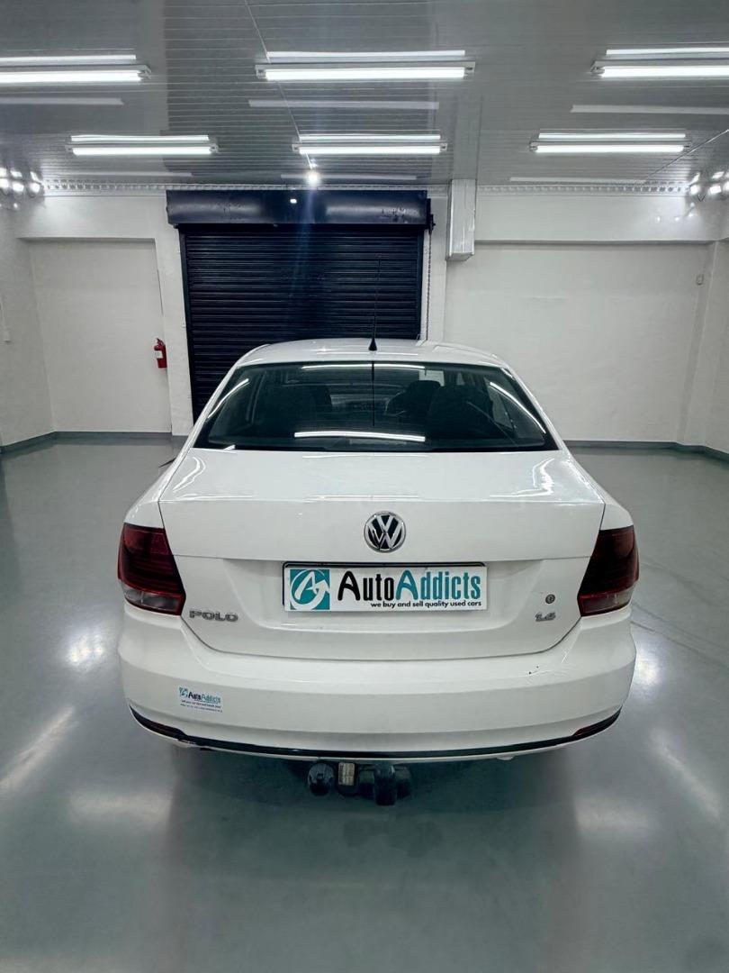 Volkswagen Polo Sedan 1.4 Trendline Auto Addicts