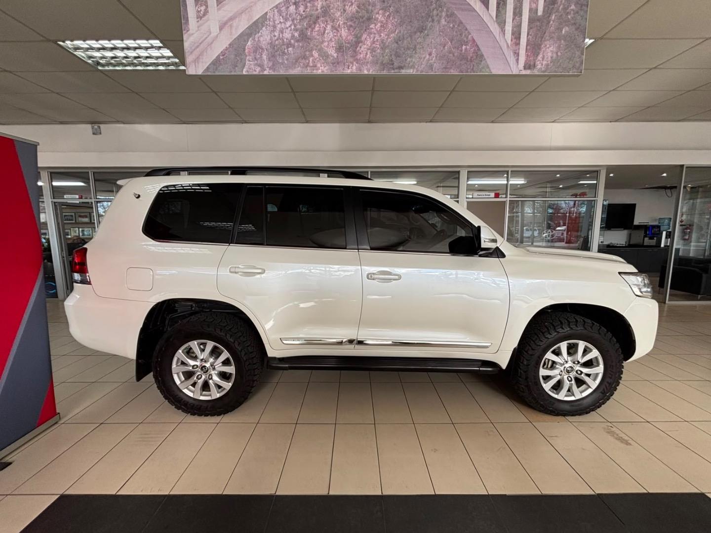 Toyota Land Cruiser 200 4.5D-4D V8 VX-R Ceres Toyota
