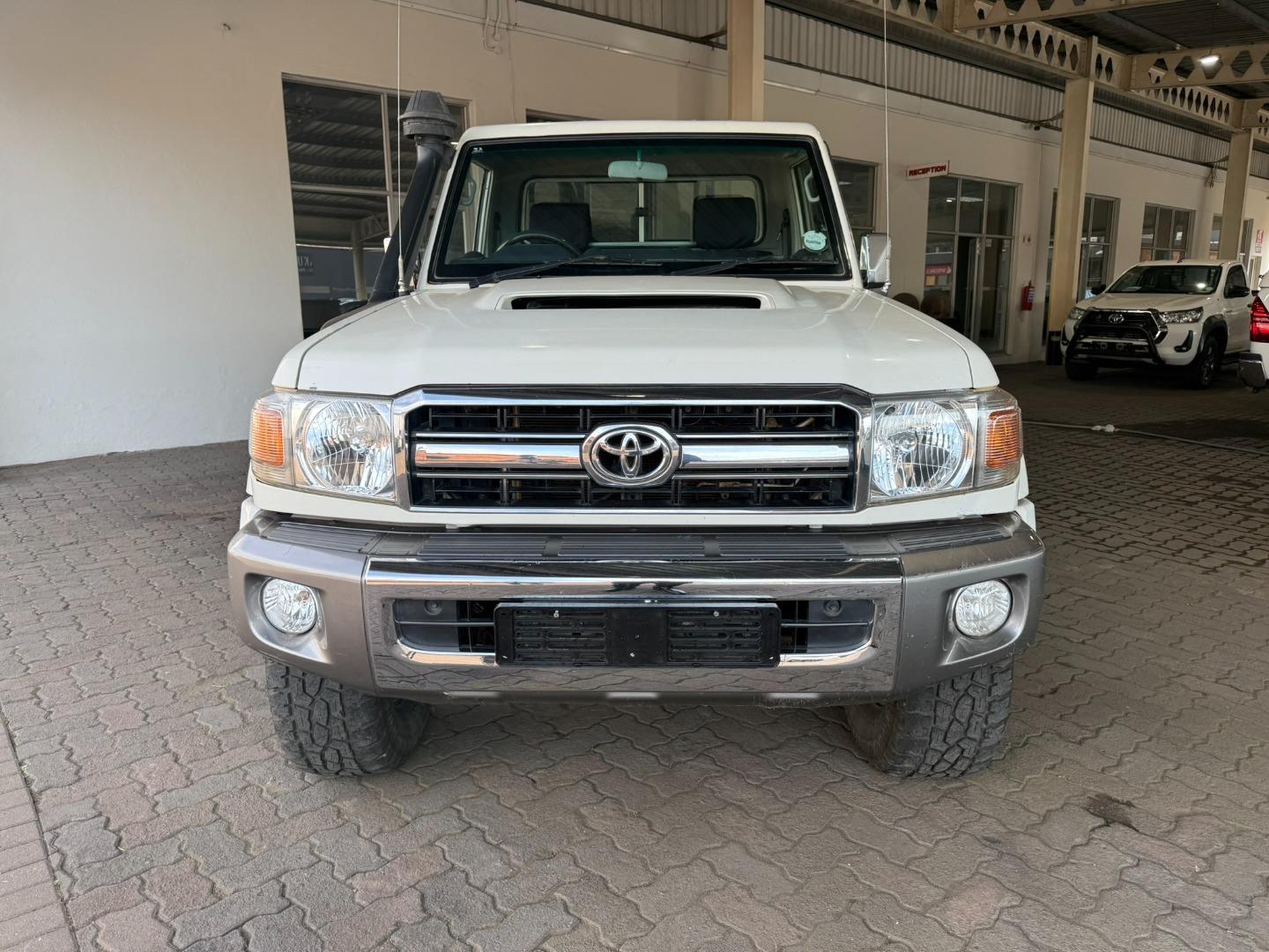 2014 Toyota Land Cruiser 79 4.5D-4D LX V8