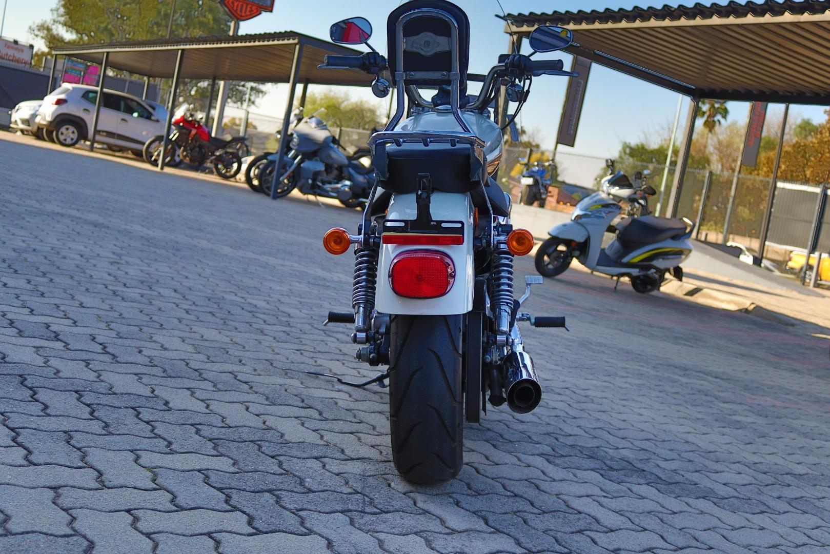 Harley-Davidson XL883L Superlow Harley Davidson Gold Rand