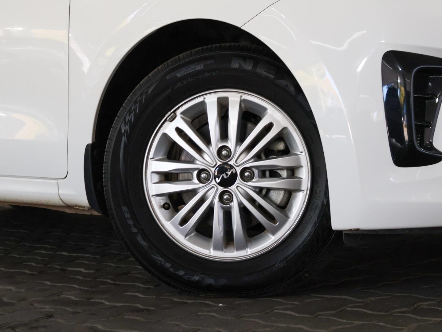 Kia Pegas 1.4 EX Auto SMG Toyota Cresta