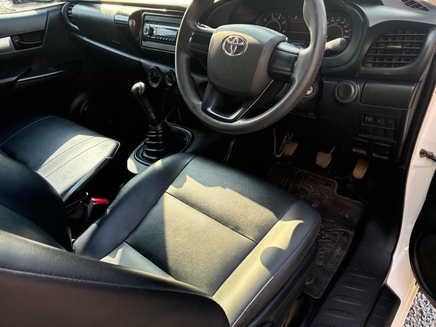 Toyota Hilux 2.4GD-6 SRX McChloe Auto Traders