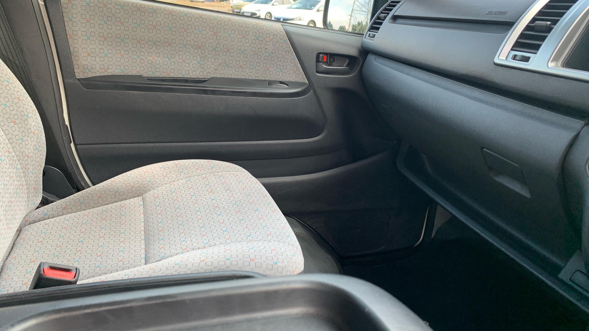 Toyota HiAce 2.5D-4D Bus 14-Seater GL Heyhalfway Hillcrest