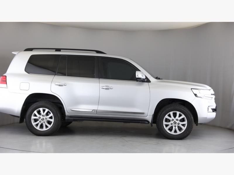 Toyota Land Cruiser 200 4.5D-4D V8 VX-R Halfway Toyota Ottery