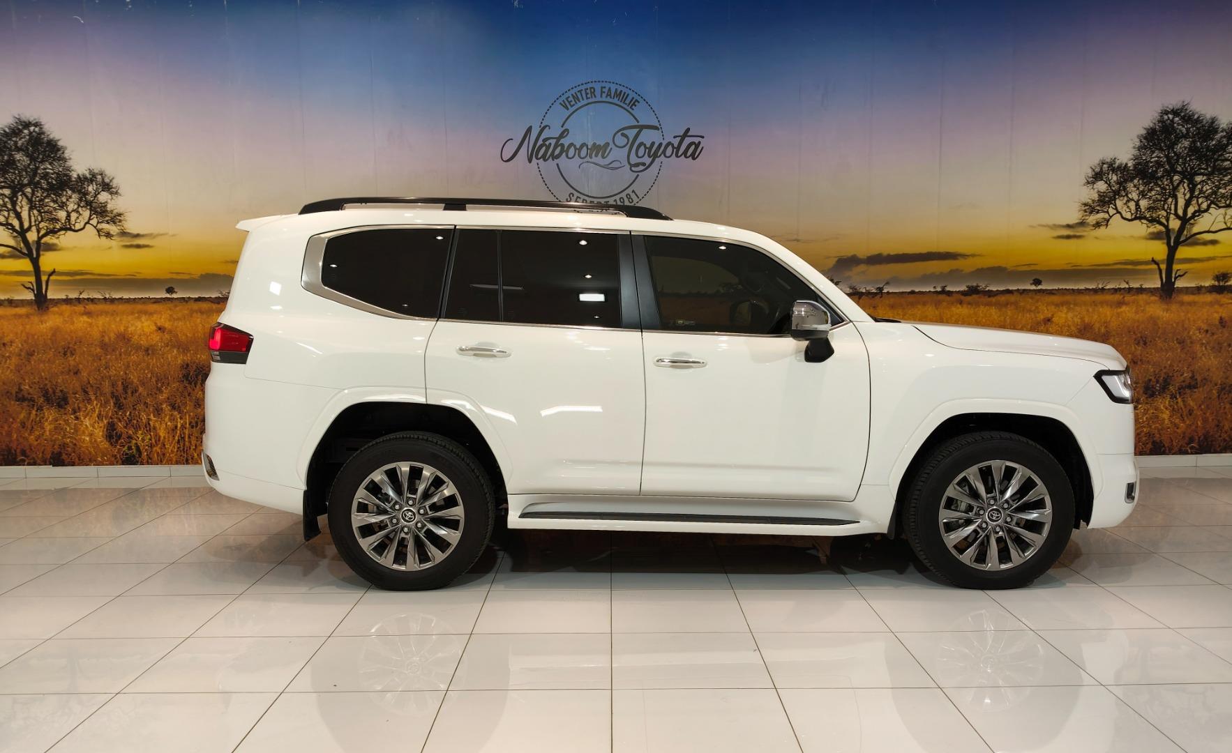 Toyota Land Cruiser 300 3.3D ZX Naboom Toyota