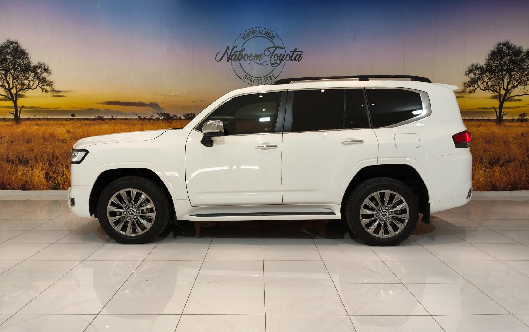 Toyota Land Cruiser 300 3.3D ZX Naboom Toyota