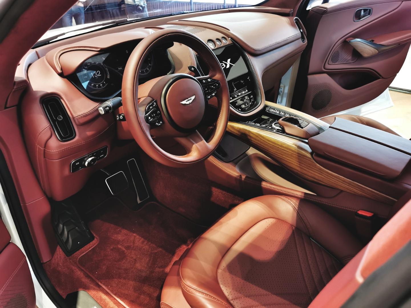 Aston Martin DBX