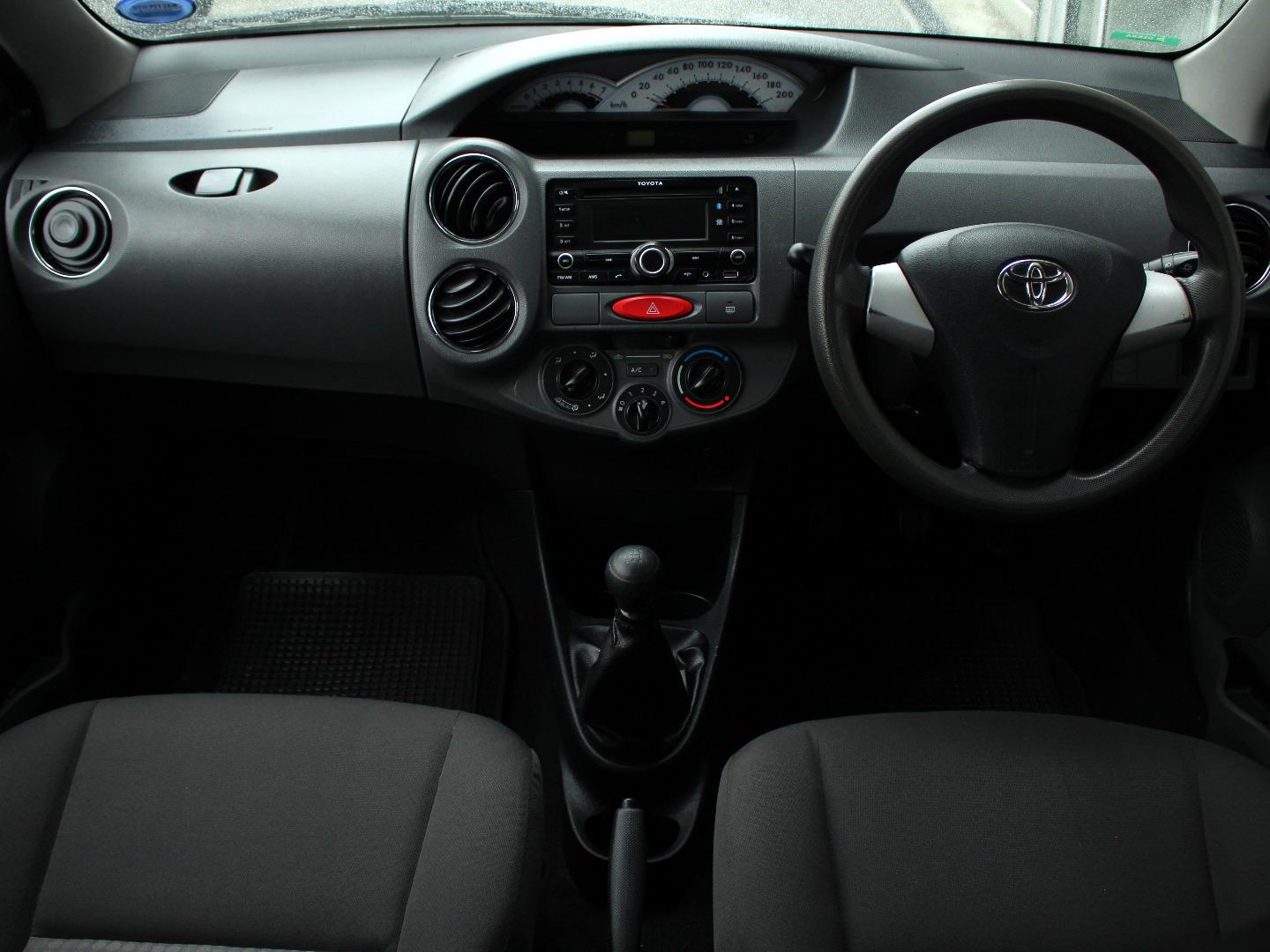 Toyota Etios Hatch 1.5 Xs Authentique Autos