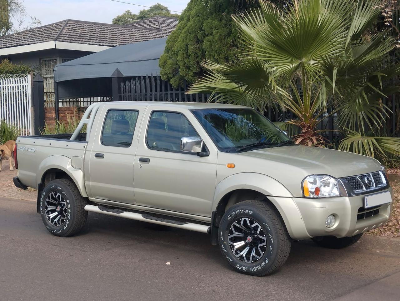 2012 Nissan NP300 Hardbody 2.4 Double Cab 4x4 for sale