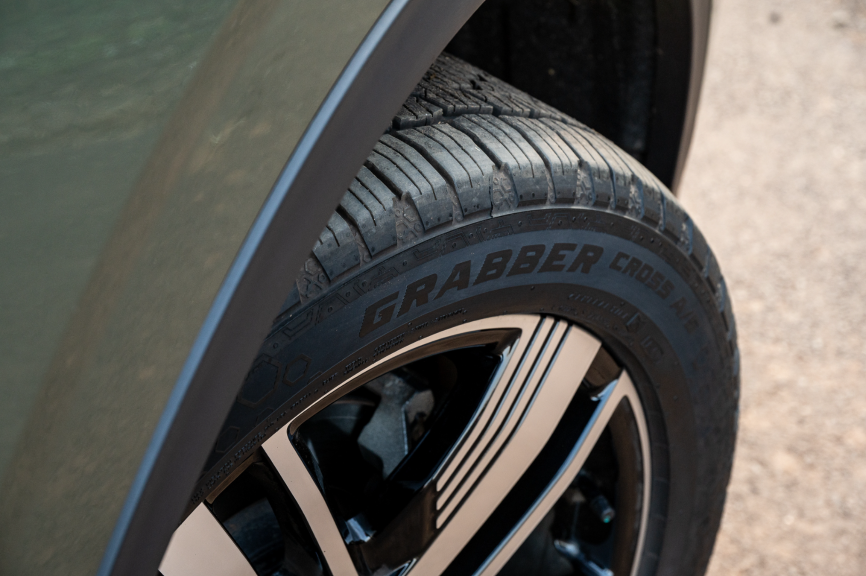 General Tire Grabber Cross A/S Crossover Compact-SUV SUV Sport Utility Vehicle tyre 4x4 off-roading on-roading tread pattern sidewall thicker tyre belt