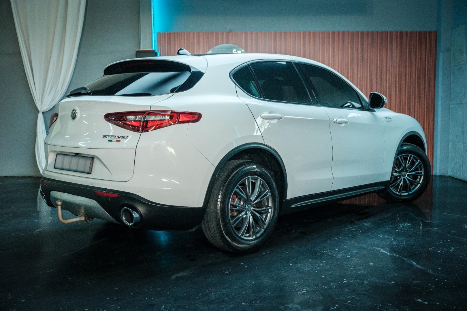 Alfa Romeo Stelvio 2.0T Super Q4 Mad Cars