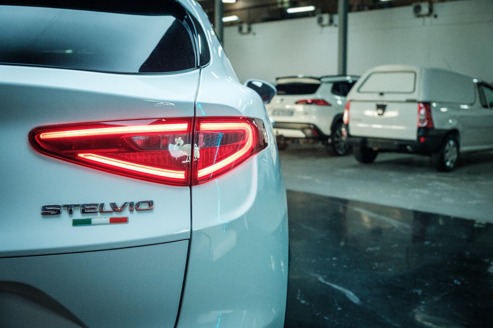 Alfa Romeo Stelvio 2.0T Super Q4 Mad Cars