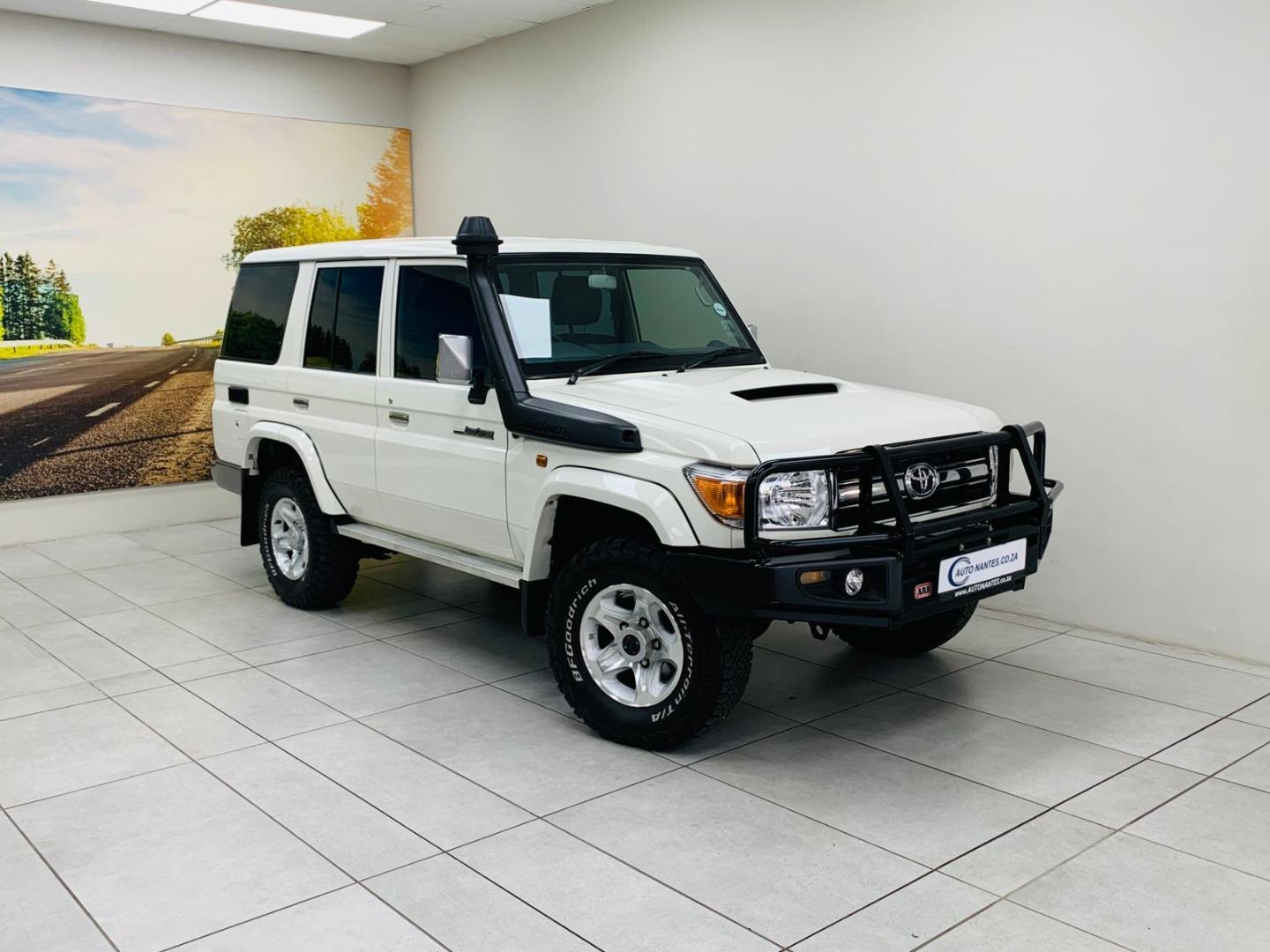 その他 luca station Toyota Land Cruiser 76 4.5D-4D LX V8 Station Wagon for sale in