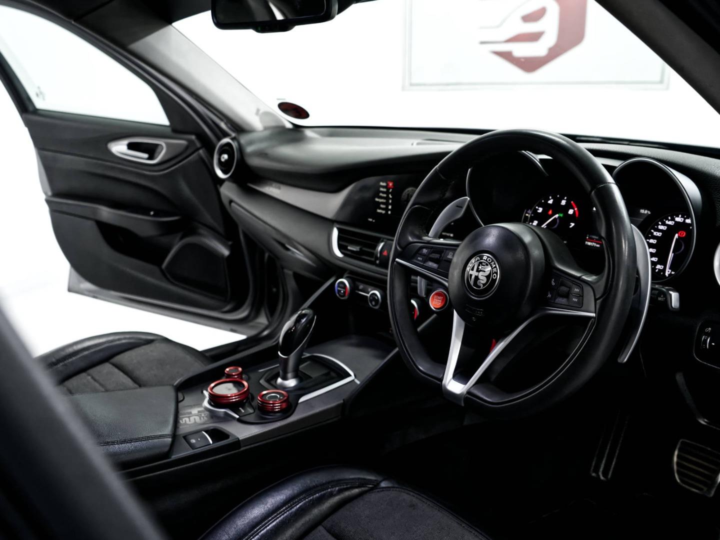 Alfa Romeo Giulia 2.0T Super Dealers Choice