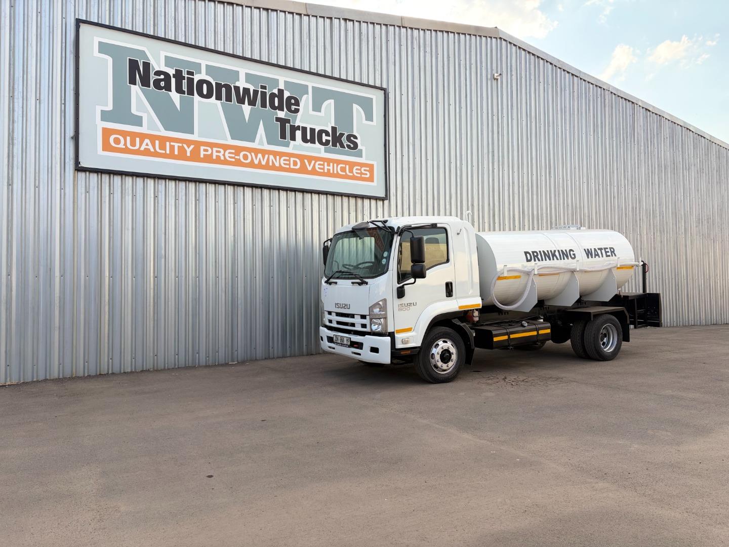 2017 Isuzu F-Series 800