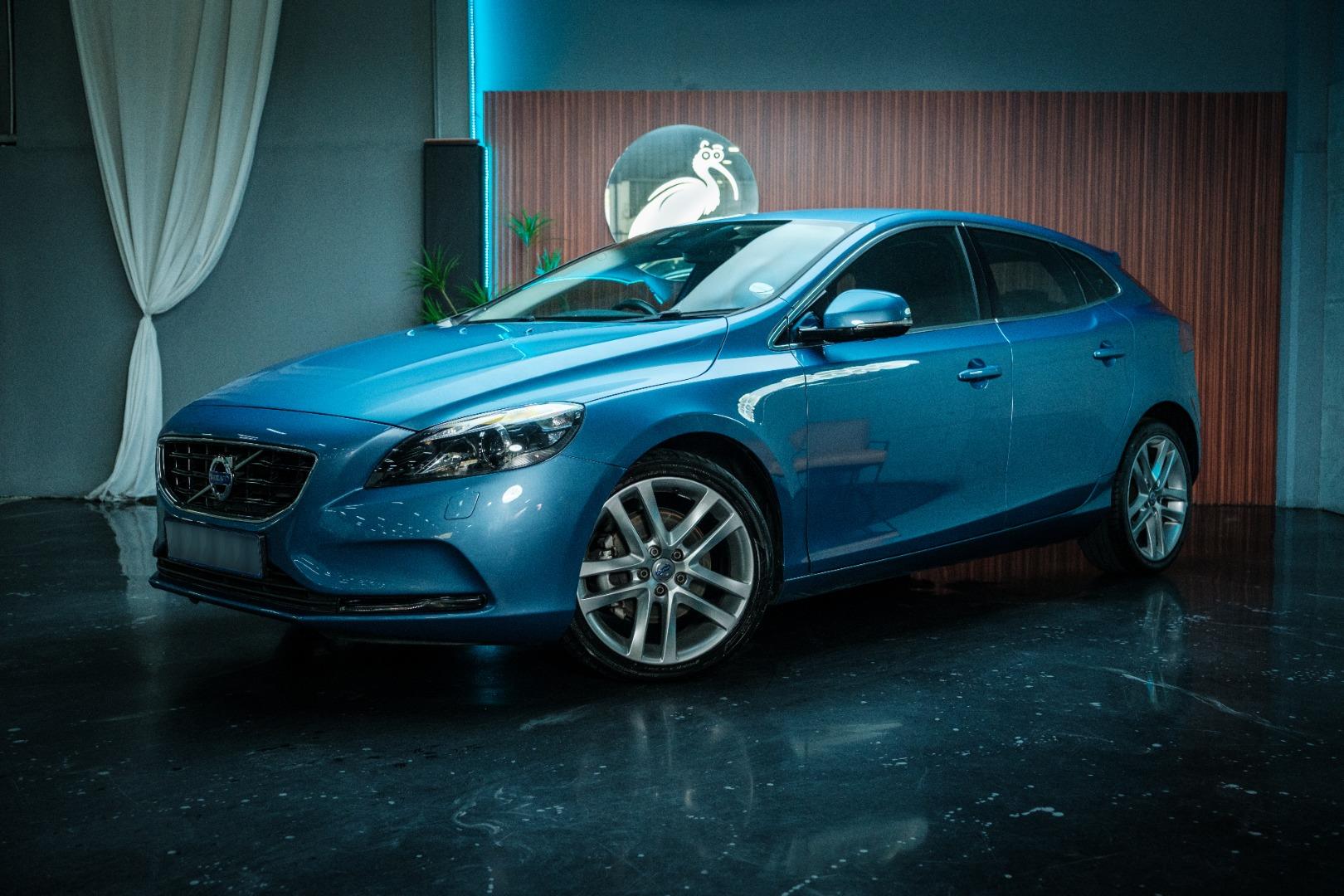 Volvo V40 T4 Excel Auto Mad Cars