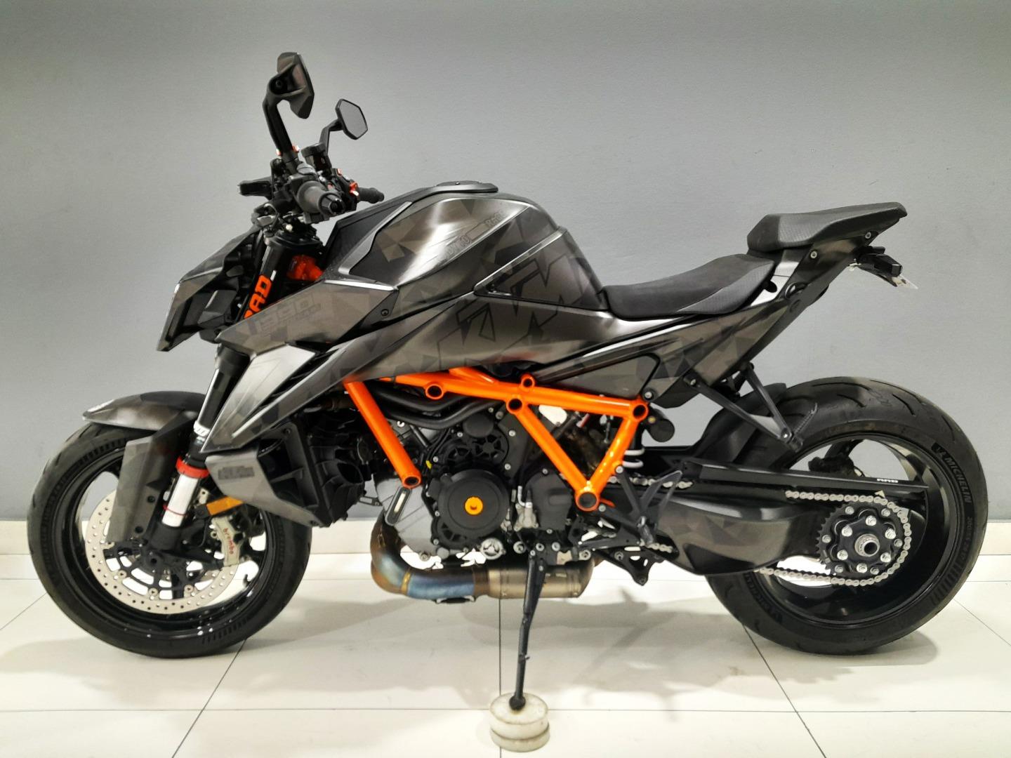 KTM 1390 SUPER DUKE R