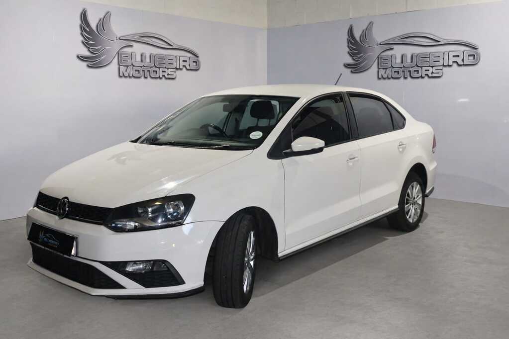 Volkswagen Polo Sedan 1.4 Comfortline BlueBird Motors