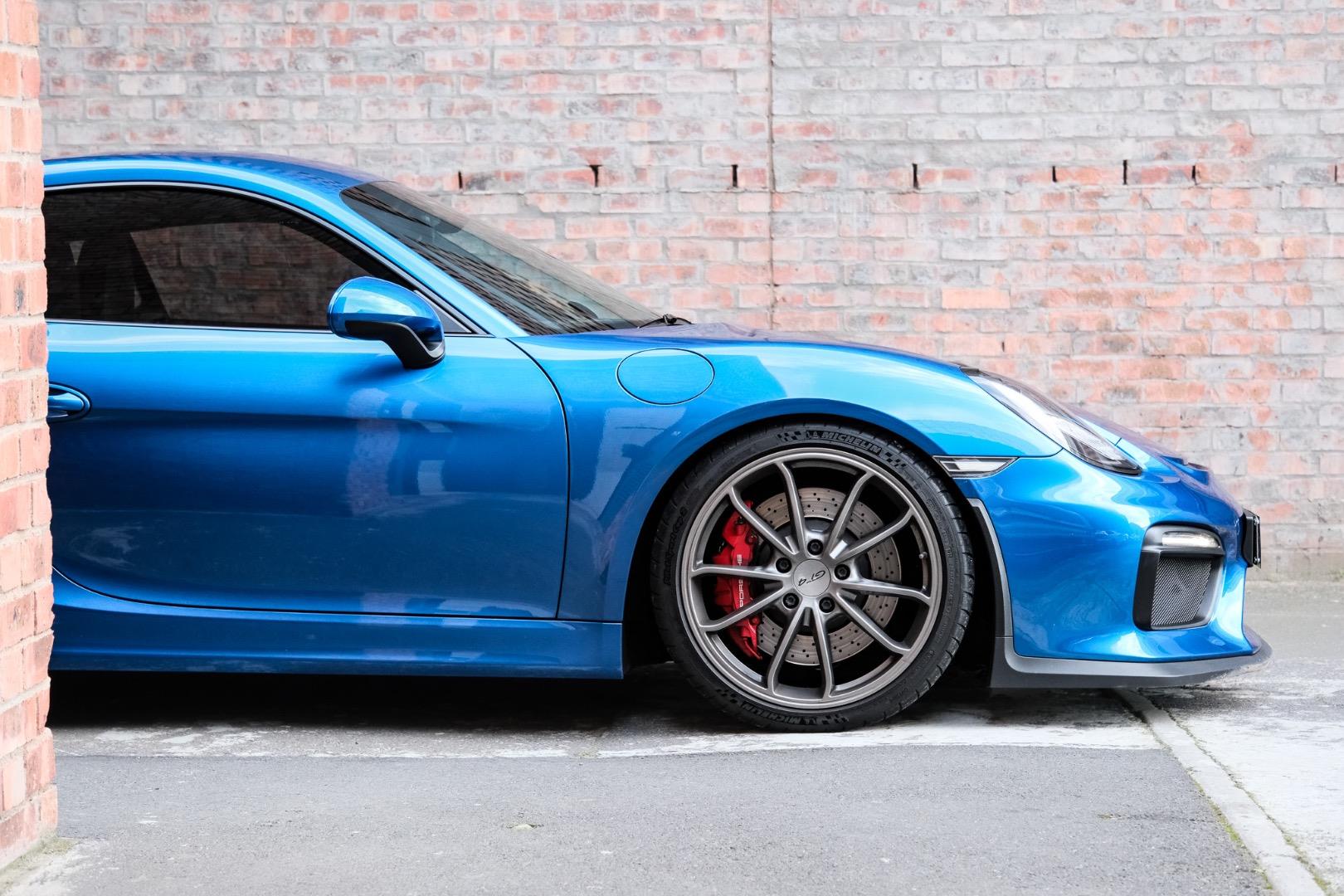 Porsche Cayman GT4 Club 9