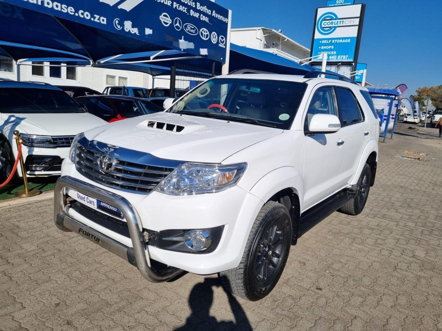 Toyota Fortuner 3.0D-4D 4x4 auto Car Base Auto
