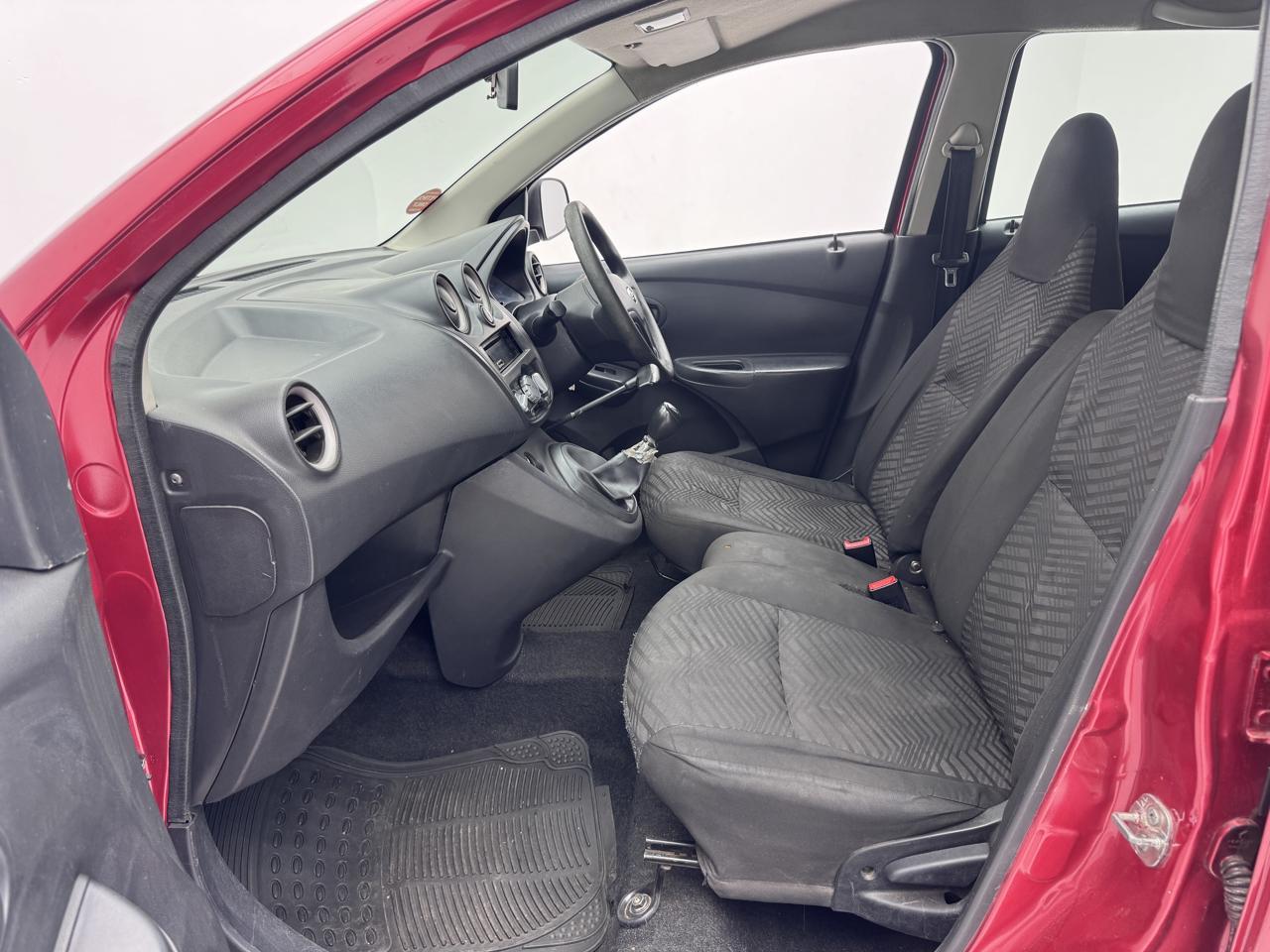 Datsun Go 1.2 Lux EBK Diagonal Street